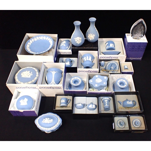 178 - A COLLECTION OF WEDGWOOD JASPER WARE (modern) including some miniatures (boxed) and a Wedgwood glass... 