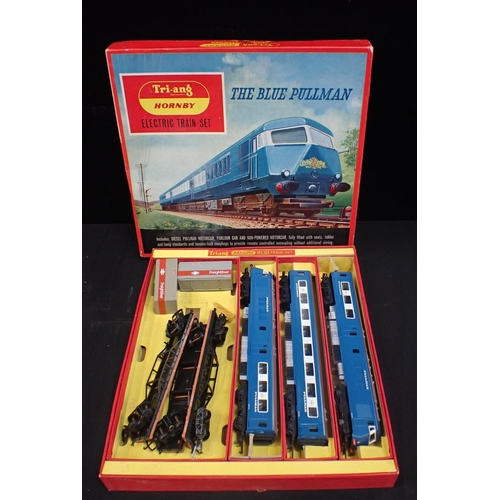 224 - A HORNBY FREIGHTLINE R645 SET boxed, wit The Blue Pullman RS.52 (incomplete), with a few extra Freig... 