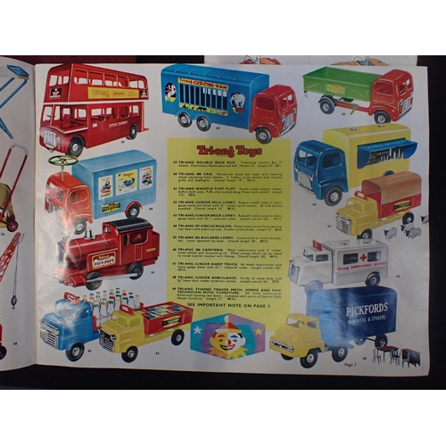 259 - DINKY TOYS BOOKLET EIGHTH EDITION, TRI-ANG TOYS CATALOGUE for Christmas 1961 (a few scuffs and creas... 