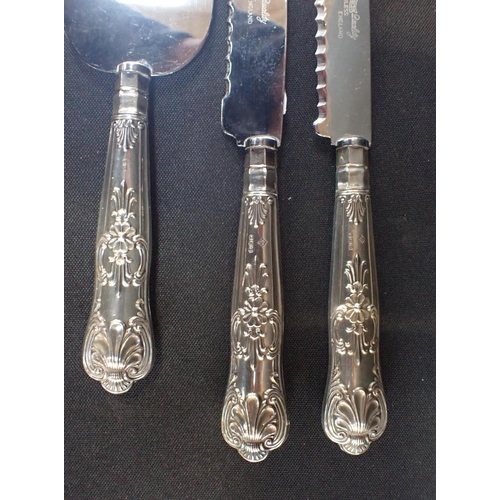 457 - A SET OF THREE SILVER HANDLED CAKE/BREAD KNIVES king's pattern (modern)