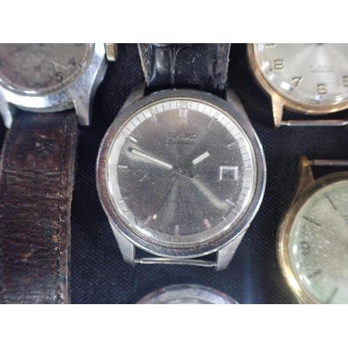 479 - A COLLECTION OF MECHANICAL WATCHES including a silver pocket watch and vintage wristwatches (a/f)