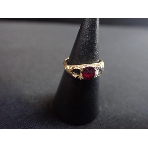 491 - AN EDWARDIAN 18ct GOLD DRESS RING (a/f; one white stone missing, the red stone abraded)