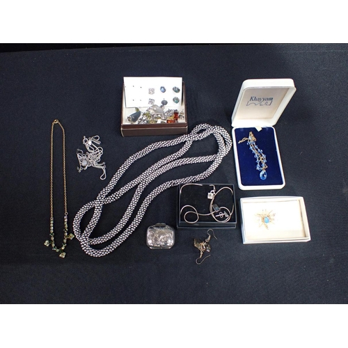 532 - A COLLECTION OF JEWELLERY including a pendant necklace, an engraved silver pill box, a green paste f... 