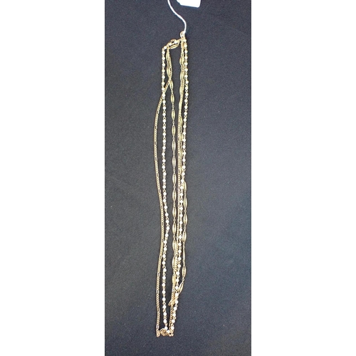 533 - A PEARL AND YELLOW METAL NECKLACE