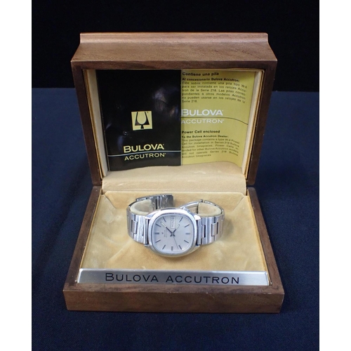 534 - A BULOVA ACCUTRON 'TUNING FORK' WRISTWATCH 1960s, cased and boxed (running, some signs of wear)