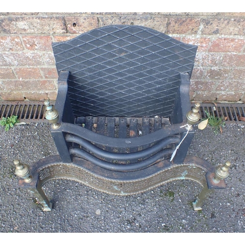 6 - A GEORGE III STYLE IRON AND BRASS FIRE BASKET with pierced brass front and brass finials 58cm wide (... 