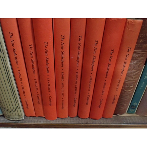 637 - A COLLECTION OF SHAKESPEARE BOOKS including Rev. William Dodd 'The beauties if Shakspeare', Scott, W... 
