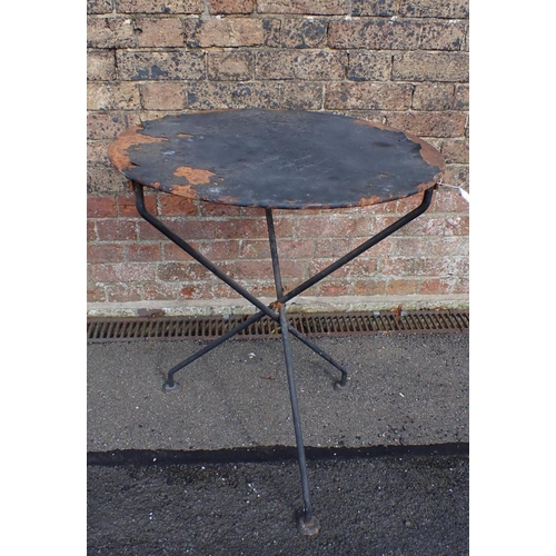 8 - A SIMPLE ROUND METAL GARDEN TABLE with folding frame 59.5cm dia (rusty)