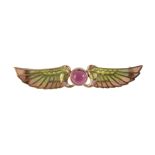 222 - AN ART NOUVEAU PLIQUE-À-JOUR AND TOURMALINE BROOCH

in 9ct yellow gold, set to the centre with a tou... 