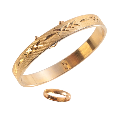 204 - AN ANTIQUE VICTORIAN MOURNING BROOCH

in 9ct rose gold, set to the centre with stylised hairwork ben... 