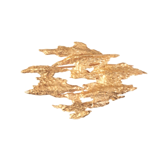 213 - A MODERNIST BROOCH

in 18ct gold, of textured stylised design, secured with a pin clasp, stamped '18... 