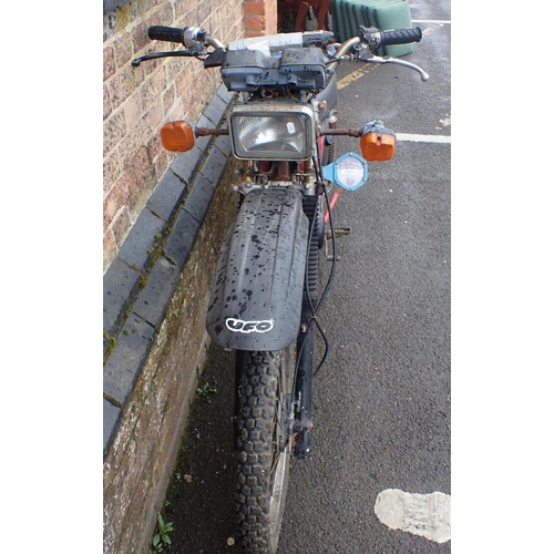 201 - A SUZUKI TS50 MOTORBIKE '49cc, two stoke, trail bike style motorbike (restoration required). Registr... 