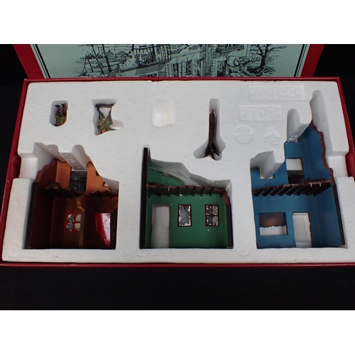 226 - W. BRITAIN WORLD WAR 1 MODEL BOMBED STREET SCENE 00159, boxed