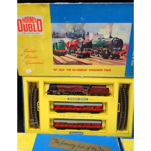 231 - HORNBY DUBLO BOXED SETS Caledonian and SR Pullman, both early 1960s, with two made-up sets in modern... 