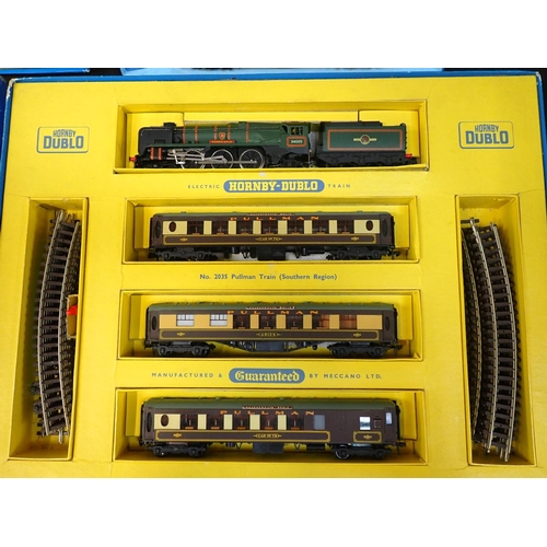 231 - HORNBY DUBLO BOXED SETS Caledonian and SR Pullman, both early 1960s, with two made-up sets in modern... 