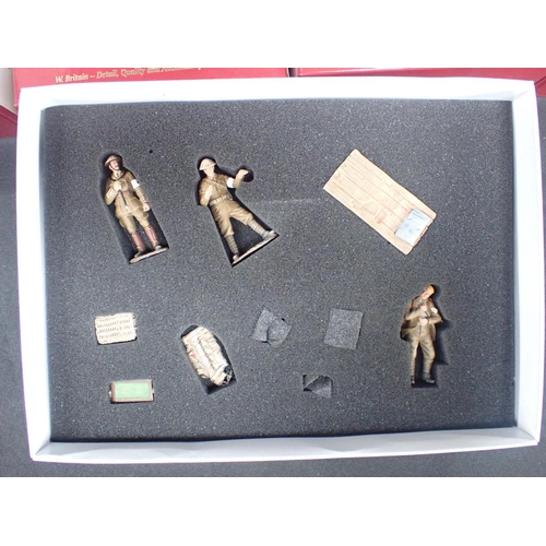 233 - W. BRITAIN WORLD WAR 1 MODEL FIGURES 23032 Regimental Aid Post No 2, 23022 Vickers Gun on the Move N... 