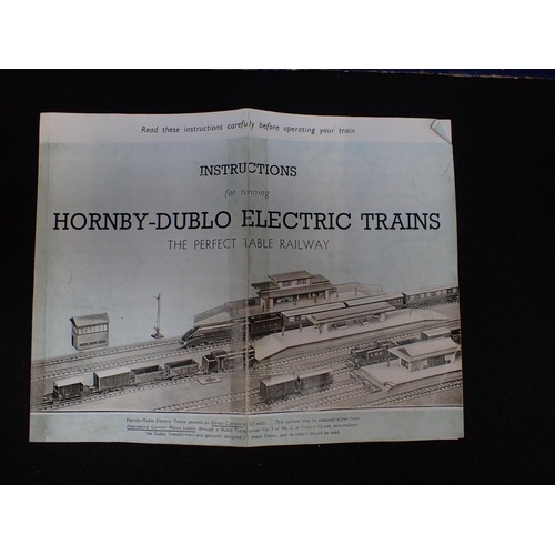 255 - HORNBY DUBLO BOXED PASSENGER TRAIN SET EDP1 PRE-WAR LNER, appears complete with instructions, wear c... 