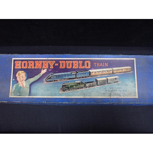 255 - HORNBY DUBLO BOXED PASSENGER TRAIN SET EDP1 PRE-WAR LNER, appears complete with instructions, wear c... 