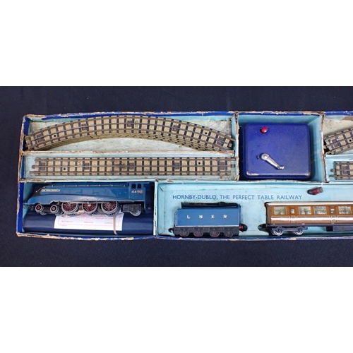 255 - HORNBY DUBLO BOXED PASSENGER TRAIN SET EDP1 PRE-WAR LNER, appears complete with instructions, wear c... 