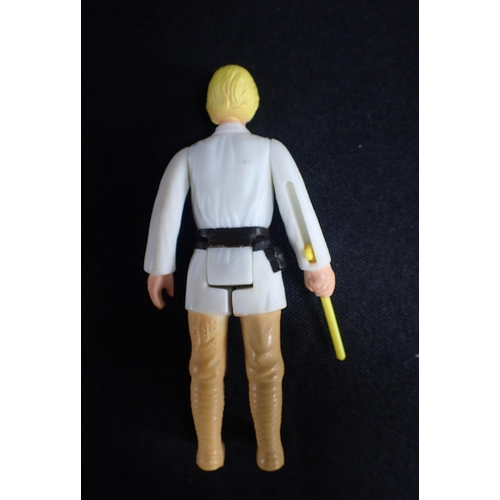 262 - VINTAGE STAR WARS LUKE SKYWALKER FARMBOY 1977 ACTION FIGURE WITH BUILT IN LIGHT SABER with 10 of the... 