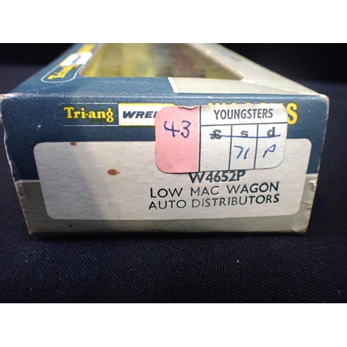 267 - A WRENN OO GAUGE W4652P LOW MAC WAGON Auto Distributors, Coventry, with primrose yellow car and cara... 