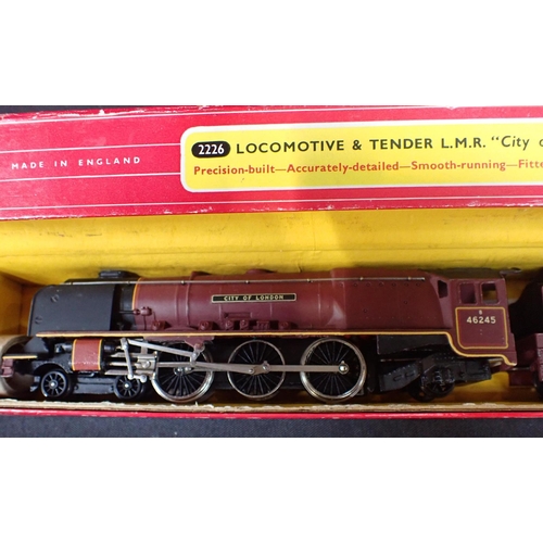 274 - HORNBY DUBLO LOCOMOTIVES, BOXED 2221 Cardiff Castle, 2226 City of London, 2211 Golden Fleece