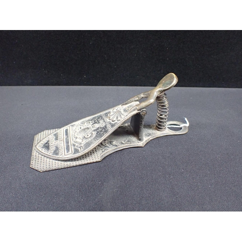 545 - A MERRY PHIPSON & PARKERS VICTORIAN LETTER CLIP