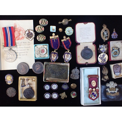 619 - A COLLECTION OF MILITARY BADGES an East Yorkshire regt. cloth badge (for epaulettes) a silver ARP ba... 