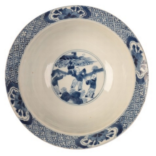 138 - A COLLECTION OF CHINESE BLUE AND WHITE PORCELAIN

Qing, 19th century, including a blue and white bow... 