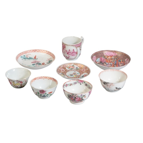 186 - A COLLECTION OF CHINESE EXPORT TEA WARES

including four tea bowls, the largest 8cm wide, a teacup, ... 