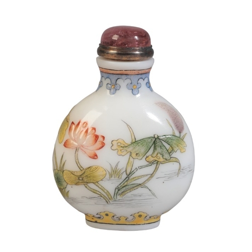 81 - A CHINESE WHITE OPAQUE GLASS SNUFF BOTTLE

bearing four character mark of Qianlong, Qing or later, b... 