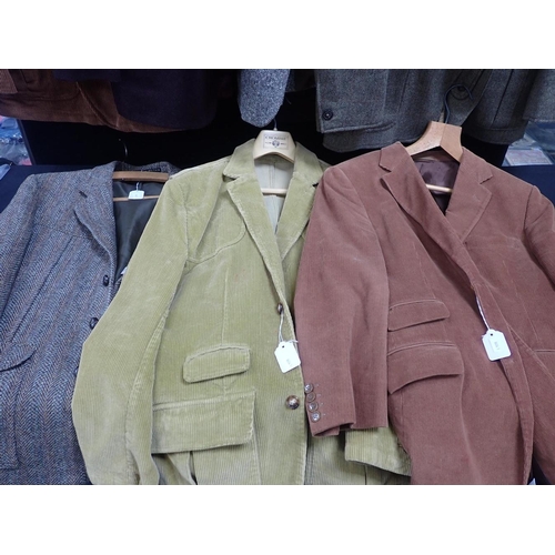 131 - A QUANTITY OF GENTLEMENS' TWEED AND CORDUROY JACKETS (7)