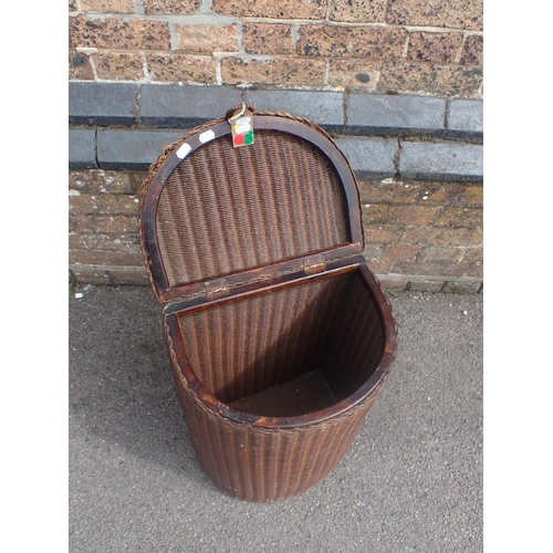 141 - A WOVEN LLOYD LOOM STYLE LAUNDRY BASKET (no label) 39cm wide