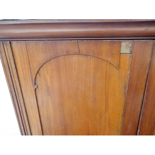 959 - A VICTORIAN MAHOGANY LINEN PRESS 144cm wide (a/f)