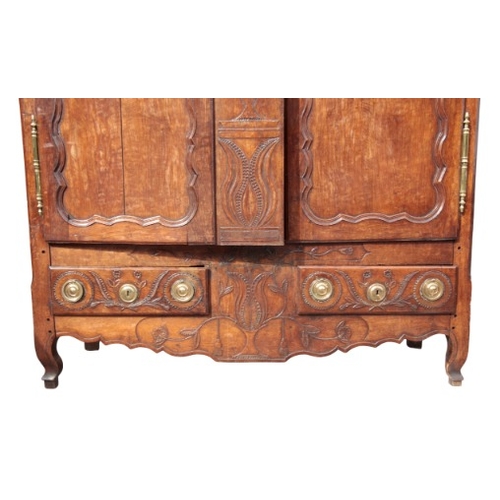 288 - A CONTINENTAL OAK ARMOIRE

18th/19th century, the moulded cornice over panelled cupboard doors, fine... 