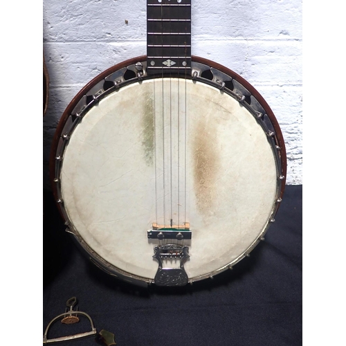 210 - A WINDSOR BANJO; 'THE WHIRLE' Rd. 450220, 96cm long, cased