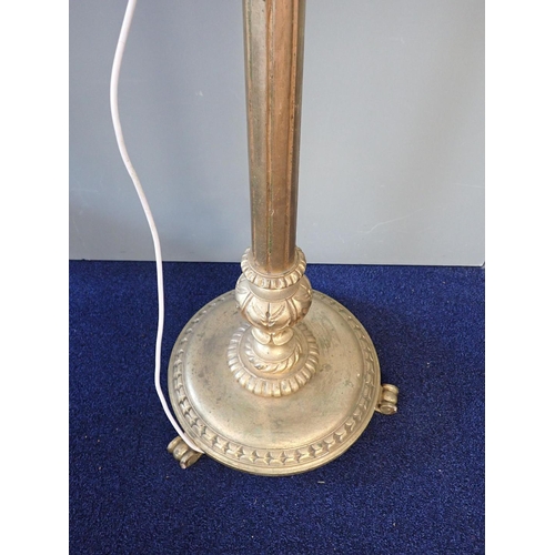 229 - AN ITALIANATE GILTWOOD STANDARD LAMP 143cm high plus 'candle' and fittings (for re-wiring)