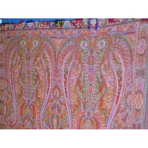 284 - AN ANTIQUE WOOLLEN PAISLEY 'CRINOLINE' SHAWL with fringe, approx 330 x 167cm (some marks, but appear... 