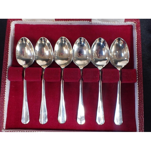 400 - A PAIR OF SILVER SAUCE BOATS, A PAIR OF LADLES a silver toast rack and other small silver