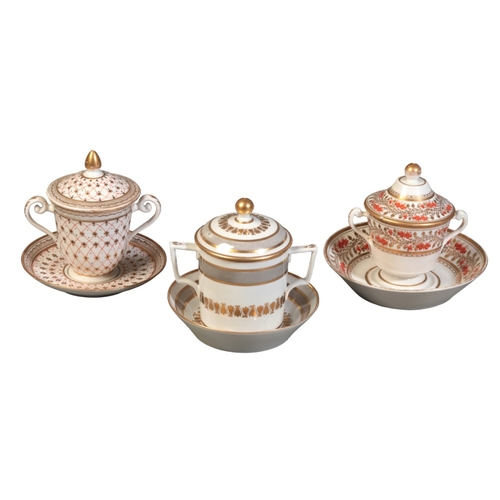 40 - A GROUP OF THREE ENGLISH PORCELAIN CHOCOLATE CUPS, COVERS AND STANDS

early 19th century, including ... 