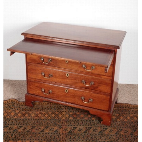 580 - A GEORGE III MAHOGANY CHEST OF DRAWERS

the top with a moulded edge over a brushing slide, four grad... 