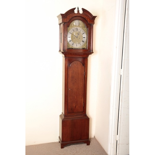 802 - AN OAK LONGCASE CLOCK BY WILLIAM TARRY OF NEWPORT

late 18th/early 19th century, the 29cm arched bra... 