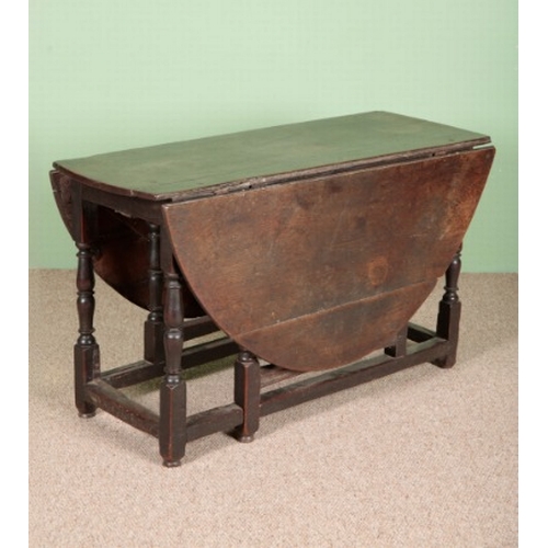 827 - A WILLIAM AND MARY OAK GATELEG TABLE

the oval top over a single frieze drawer, on turned legs joine... 