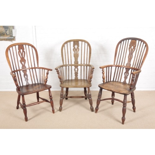 873 - AN ASH AND ELM HOOP-BACK WINDSOR ARMCHAIR

early 19th century, the two tier stick back with pierced ... 