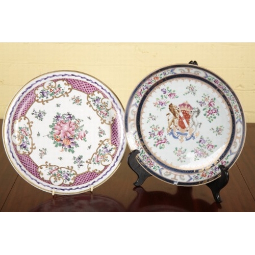 925 - A SAMSON PORCELAIN ARMORIAL CHARGER

apocryphal mark to the base, 29cm diameter; together with a sim... 