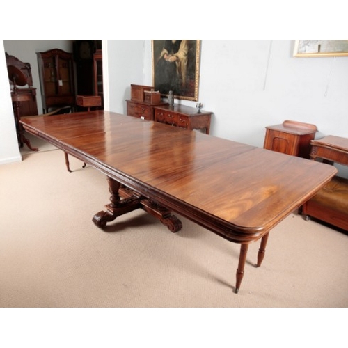 933 - A VICTORIAN MAHOGANY EXTENDING DINING TABLE

with central pedestal base, with two additional leaves,... 