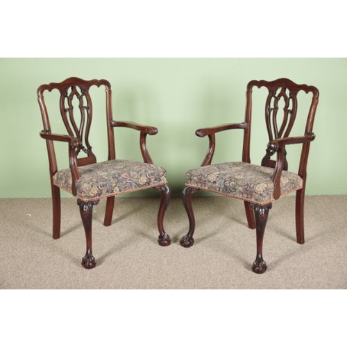 946 - A SET OF EIGHT GEORGE III CHIPPENDALE STYLE MAHOGANY DINING CHAIRS

comprising two carvers and six s... 