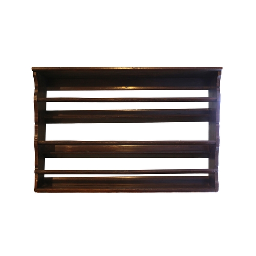 902 - AN OAK AND PINE THREE TIER PLATE RACK

19th century, with shaped sides and overhanging top, 80cm hig... 