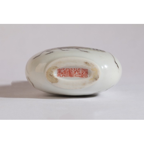 101 - A CHINESE PORCELAIN SNUFF BOTTLE

bearing a four character Daoguang seal mark to the base, painted w... 