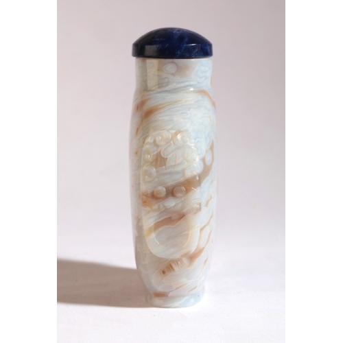 118 - A CHINESE 'MACARONI' AGATE SNUFF BOTTLE

18th/19th century, of flattened form with light blue inclus... 